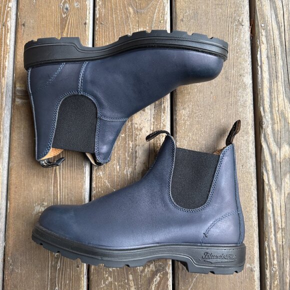NWOT Blundstone Navy Blue Leather Chelsea Boots in Men's 9.5/Women's 11 - Picture 3 of 12